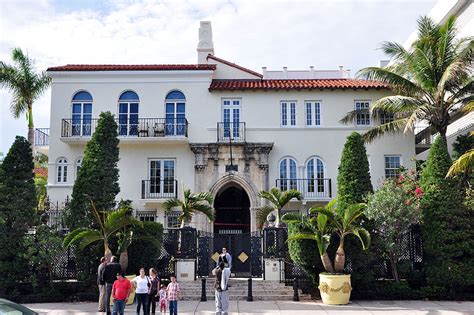 gianni versace haus|where does gianni versace live.